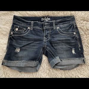 Reign mid-thigh denim shorts size 9
